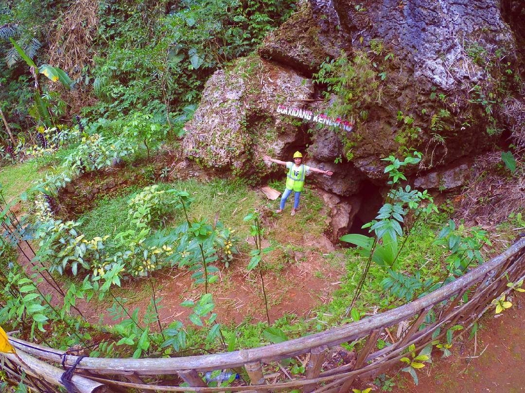 GOA KIDANG KENCANA
jogjaempatroda.com/berpetualang-m…

#WisataJogja #GoaKidangKencana #RentalYogyakarta