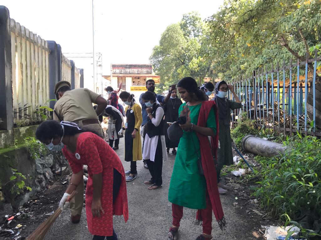 sxcaluva's tweet photo. Fit India Plogging Run 2019 BY TEAM NSS #nss #sxcaluva #stxavierscollegeforwomenaluva #fitindiaploggingrun #mhrd https://t.co/1npvEtXkcx
