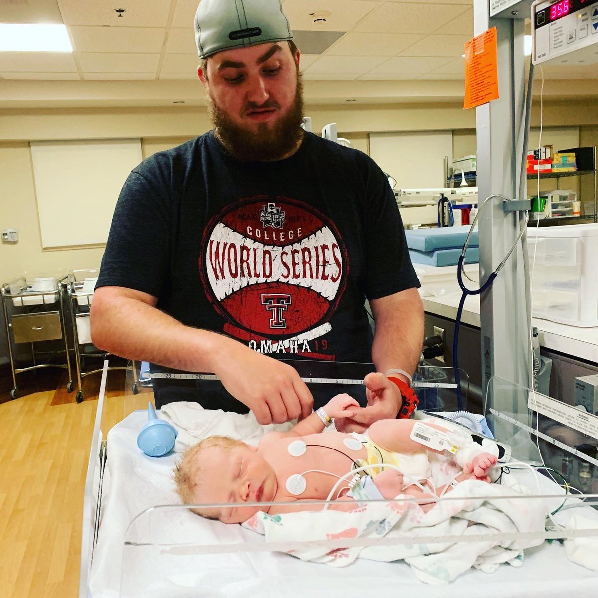 CoachTowery_'s tweet photo. Reid Harper Towery made her entrance into the world today! This feisty, beautiful girl is being monitored for her lungs and blood sugar from being born early, but is otherwise perfect! We love her so much already! https://t.co/F47ECezG4l