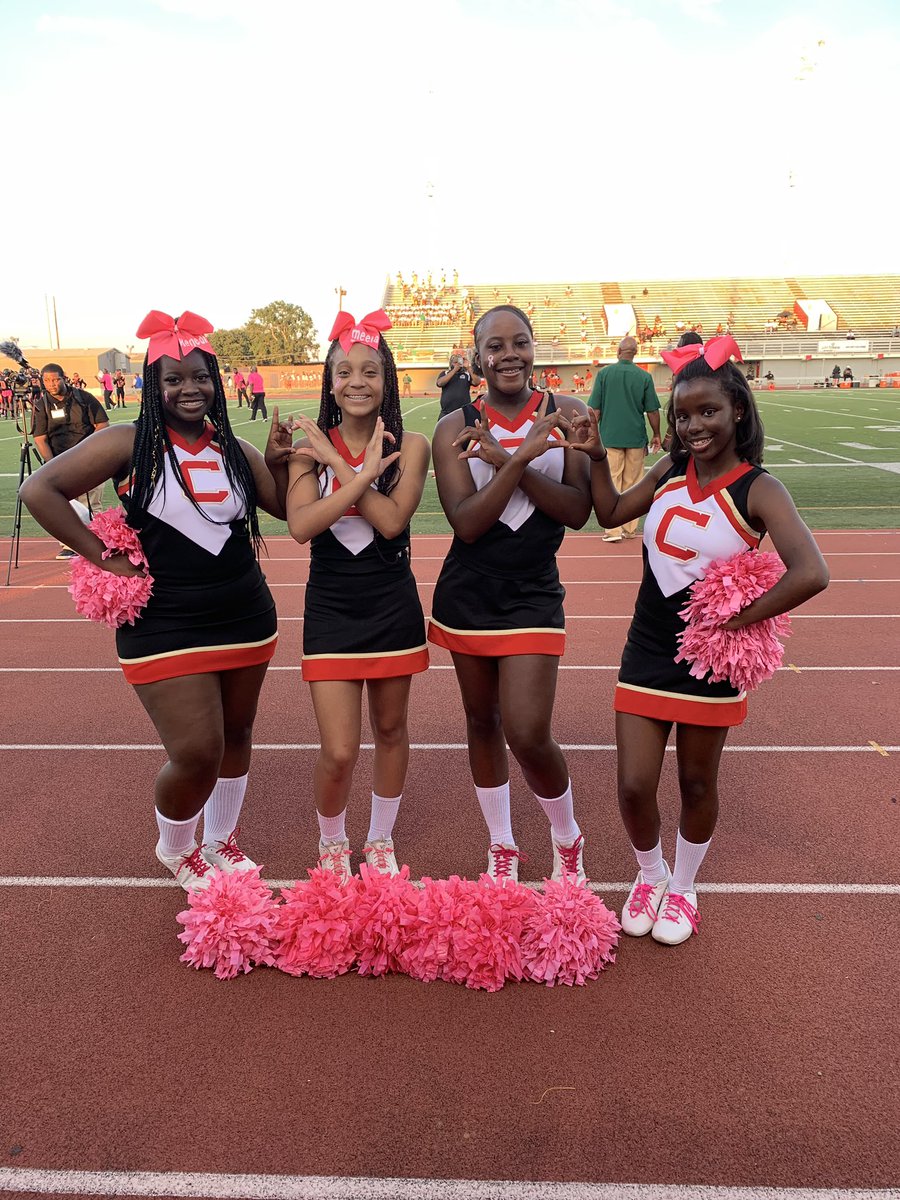 HelenCoxCheer's tweet photo. Good game boys!❤️💛 #HelenCoxCheer #CougarNation #BreastCancerAwarenessMonth https://t.co/gXKeScBorH