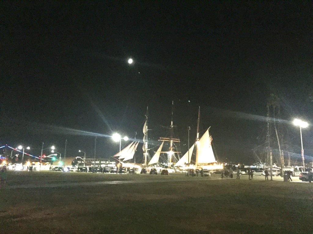 SDDNP's tweet photo. Looks like earlier posts did not go thru
I’m guessing too many ou us using same networks
Here’s parting view as I was leaving the grounds.
No, I’m not staying for a #WarrenSelfie or #SelfiesWithWarren unfortunately some of us work in the morning https://t.co/BnlS46x9x2