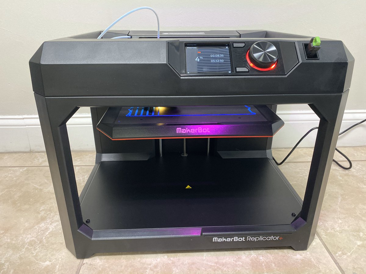 DrDaSilvaSTEM's tweet photo. Set up our 2 new @makerbot #3DPrinters AND  already have our first #BelenSTEAM printing project going.. This is just the start of what’s to come to our #STEAM Program .. Come visit us at #OpenHouse on Sat, Oct 5 #3Dprinting #STEMeducation #Belen #makerspace https://t.co/pYHpeS6gzM