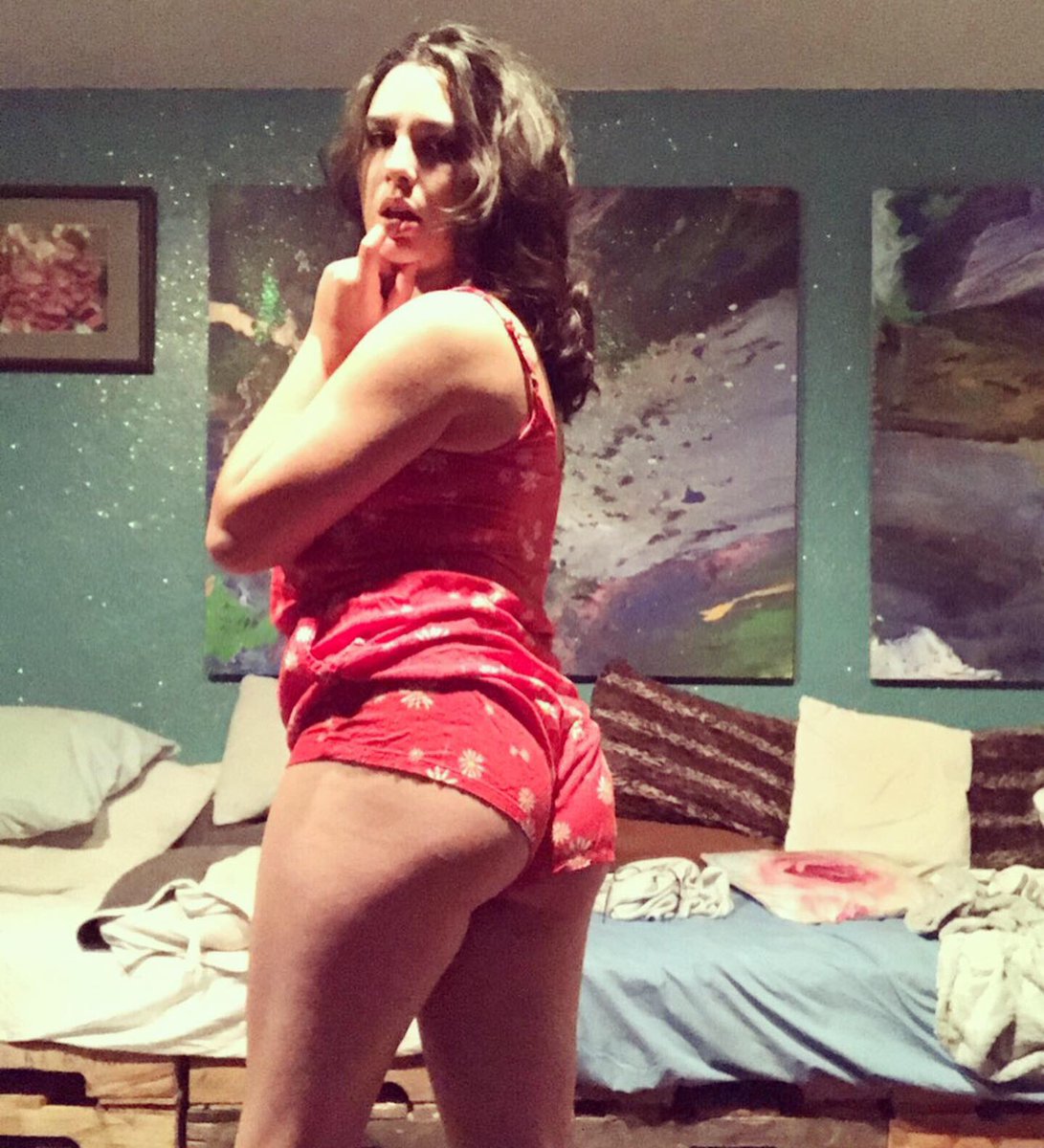 chanelchristin5's tweet photo. The MOM romper brought to you by @target and my hungry butt “nom nom nom” 🤤
Look at that got some 🍑
#model #targetmodel #rompers #romper #target #targetdeals #ads #influencer #collaborations #mmnaturalbeauty #modern #pinup #sexygirls #confidenceissexy #loveyourself #booty https://t.co/mLYYdt3hCc