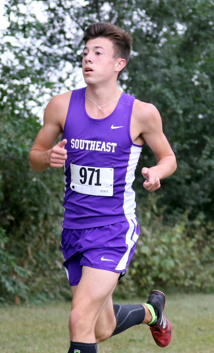 CountsHuey's tweet photo. The @sescrosscountry boys hit on all cylinders at Halstead as three guys slipped under 17:00, led by @djsprecker's 16:34. Luke Gleason went 16:49 and Dominic Jackson 16:58. The Trojans look poised to defend their 3A title.
#southbeast
#2deep4you
#stillhungry
@KansasPregame https://t.co/eMMbyf7egx