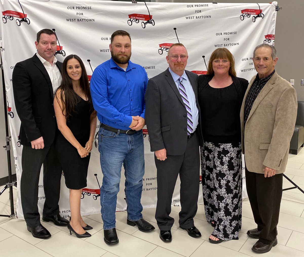CovestroBaytown's tweet photo. It was a wonderful evening supporting @PromiseCenterTx at their annual fundraiser with keynote speaker Harris County @JudgeHidalgo. Covestro is a supporter of the non-profit organization which helps children in need through tutoring and other support services. #CovestroCares https://t.co/0nrRuWBez1
