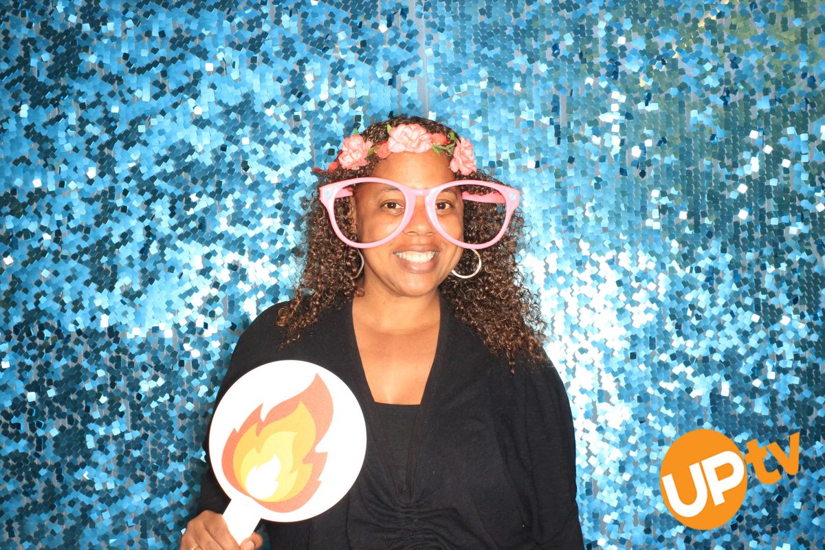 OOP_El_Segundo's tweet photo. #BartonNation #AttEmployee #LifeATATT  #ThisIsHowWeDoItAtElSegundoOOP 
 
Guess who made it to this year's  #ElSegundo Programmers Fair. 
Here's the story of a lovely lady... That's the way we
became the Brady bunch (Well, Greg Brady) and the lovely Robin Givens and @ee_ell_kay https://t.co/dR0jS4NdLe