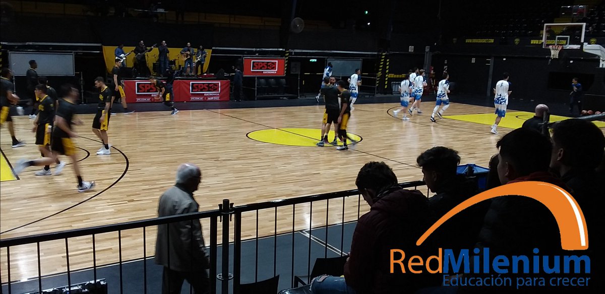 RMilenium's tweet photo. Noche de @LigaNacional y el #Super20BancoComafi 
Gran triunfo de @ObrasBasket sobre #Argentino 92 a 74
Gracias por las atenciones!!!
Disfrutamos de buen 🏀 y luego de la noche de #BuenosAires 
#ViajarEsLeer #PeriodismoDeportivo https://t.co/2ot4ZlkJG7