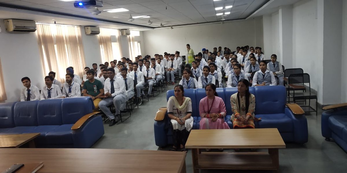 GGSCOP's tweet photo. GGSCOP Organised “Swatchta hi Sewa Drive” on 01 October 2019  to overcome the plastic usage and it's associate pollution followed by pledge for “No use of single use plastic” and make our city clean. 

#GGSCOP
#Skilldevelopmentcentre
@abhayjere @mhrd_innovation @PMOIndia https://t.co/0S9Leeor3G