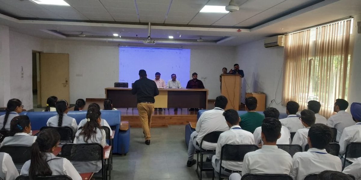 GGSCOP's tweet photo. GGSCOP Organised “Swatchta hi Sewa Drive” on 01 October 2019  to overcome the plastic usage and it's associate pollution followed by pledge for “No use of single use plastic” and make our city clean. 

#GGSCOP
#Skilldevelopmentcentre
@abhayjere @mhrd_innovation @PMOIndia https://t.co/0S9Leeor3G