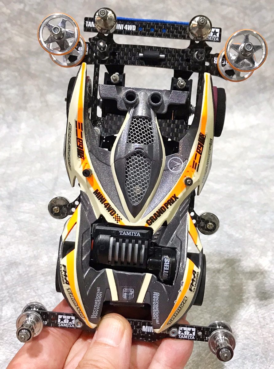 ミニ四駆 タミヤ公式 コンデレ 龍さんの Hurricane Sonic Advanced です 富士通乾電池 提供 ミニ四駆ジャパンカップ19 大阪大会2コンクールデレガンスより ハリケーンソニック 光四駆 光るミニ四駆は良いぞ ワイドandロー ニ四駆