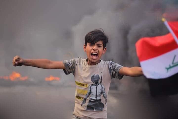 hamoohussen's tweet photo. صورة لطفل عراقي يحمل علم بلده في تظاهرات بغداد
#العراق_تنتفض https://t.co/5nOCpkootj