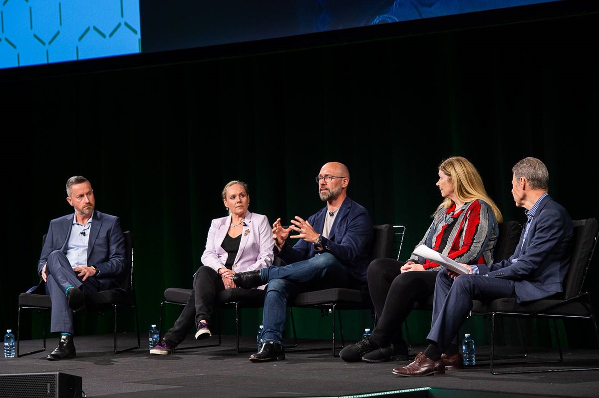 Presenceofit's tweet photo. @robscottinsyd attended CSIRO's Data61 conference over the last two days and sat on a panel discussing "Capitalising on the Robot Revolution" with Tim Reed, Dr Sue Keay, Nicci Rossouw and Tim Michael. A fascinating look into  #robotics, #AI, and #technology. https://t.co/WIpPEEdaXk