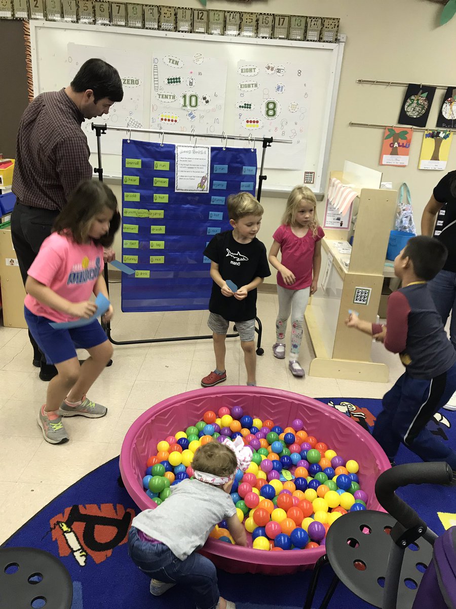 malleyjohnson's tweet photo. Marie Schaefer reading night was out of this world! 💫👩🏻🚀🚀 #welcometoourhouse #district90 #ilovemyjob #familyreadingnight https://t.co/G97Fyej6dU