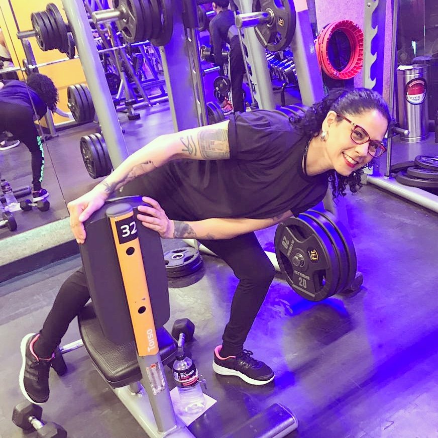RUTHMILCA's tweet photo. el juego de las sillas en pleno gym? quería evitar que OTROS salieran en mi foto!
DESCANSEN AMIGOS y FELICES PASCUAS..salud!!💪🏿📸💥🎥💀
#MalditaObesidad #malditasdrogas #muscle #ruthmilca #tattoo #conductorarock #mexicana #universitaria #locutora #camarografa #conductora https://t.co/pfsGepafEw