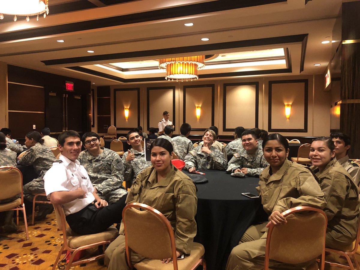 SHHS_Cadets's tweet photo. Cadets helping at the Agua Caliente College and Career with the Indio and La Quinta cadets. They also met a few marines. https://t.co/JnwXBGAZT8