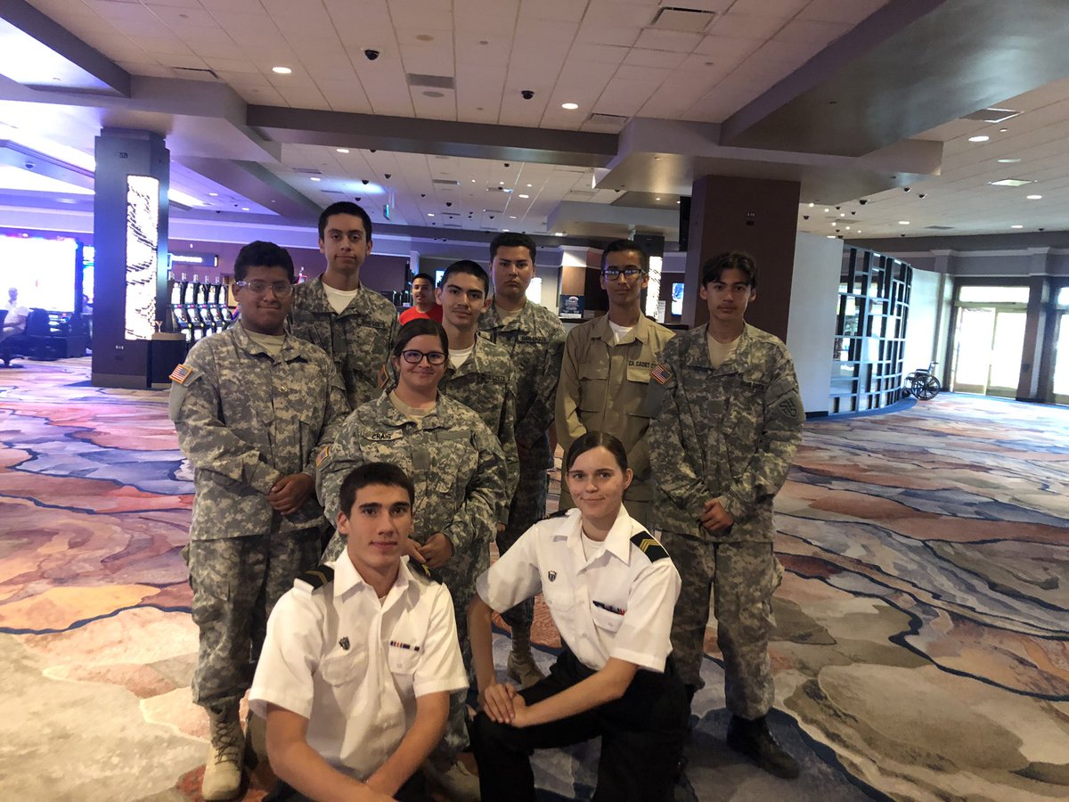 SHHS_Cadets's tweet photo. Cadets helping at the Agua Caliente College and Career with the Indio and La Quinta cadets. They also met a few marines. https://t.co/JnwXBGAZT8