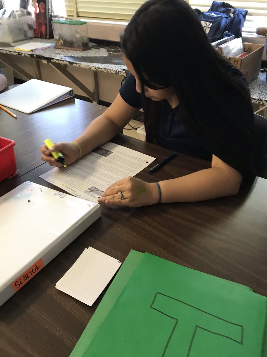 MrsCamposSTEM's tweet photo. Had the chance to try a new @Region4Science #ELstrategy today! 1. Ss wrote new vocab words on index cards and categorized as they see fit. 2. Ss briefly highlight those words in a reading. 3. After reading, students recategorize cards in a new & improved way! #LionsLearn https://t.co/l2qx9UyvVk