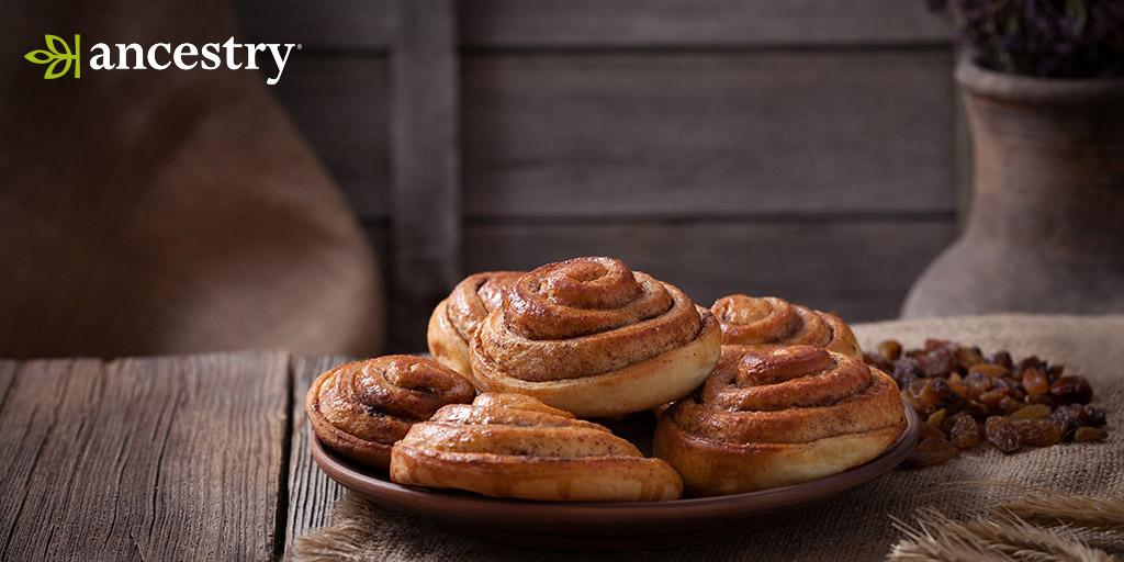 AncestrySE's tweet photo. Kanelbullar är en svensk favorit sedan 1950-talet, då man kunde köpa dem för runt 10 öre! Vem i din familj eller släkt skulle du helst vilja ta en fika med kanelbulle med idag? #ancestryse #kanelbullensdag https://t.co/SRvS9MHx4x