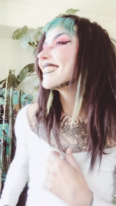 I&rsquo;m not really this happy but whatever https://t.co/j6em6r1zkO<a href="/tag/bodysuspension"class="tags"><span>#bodysuspension</span></a><a href="/tag/villainartstattooconvention%20"class="tags"><span>#villainartstattooconvention </span></a>