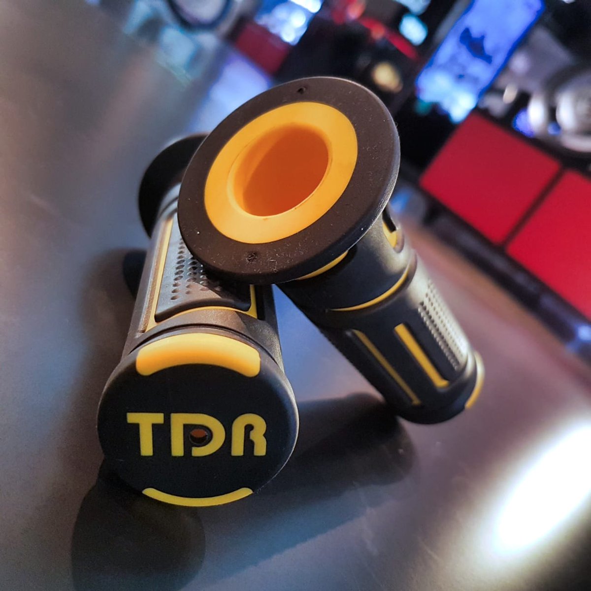 TDR_RACING's tweet photo. TDR Hand Grip MAGNUM made with special soft rubber and diameter size designed so that riders not easy to get tired even on long trip. - https://t.co/JT6p3x7H6I
.
#Style #BodySystems #HandGrip #Magnum #Oneteamstore #GotoTheNextLevel #NextLevel #LevelUp https://t.co/vOVI9VlJAr