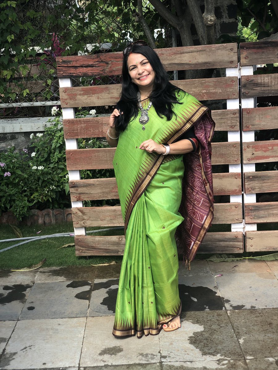 ShefVaidya's tweet photo. I love #Gopalpur tussar from #Odisha. It has a beautiful luminous quality that you don’t find elsewhere. This is a shot colour Gopalpur tussar with an Ikat pallu. Today’s Navaratri colour. https://t.co/OD1M7rOQu6