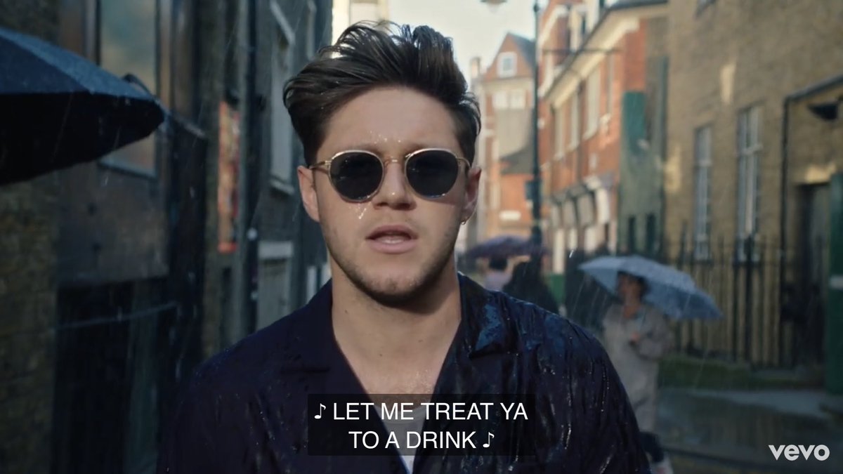 Grace_Li3's tweet photo. Niall with his silver hoop earring and speaking in French saying “j’adore la mer” 🥰😍😍   #NiceToMeetYa https://t.co/VC8kJywqkr
