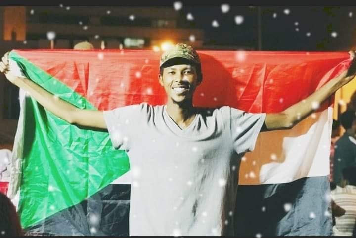 WomenMUNSAM's tweet photo. تم تشييع الشهيد قُصي حمدتو! وَيَا عار القيادة العامة .. القصاص ومطالب الشهداء  والثورة في الحرية والعدالة والسلام تنتظر التنفيذ #مفقودي_مجزرة_القياده_العامه #مفقودMISSING #تحديات_الفتره_الانتقاليه https://t.co/TeFb2LIlHD