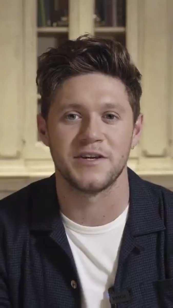 Grace_Li3's tweet photo. Niall with his silver hoop earring and speaking in French saying “j’adore la mer” 🥰😍😍   #NiceToMeetYa https://t.co/VC8kJywqkr