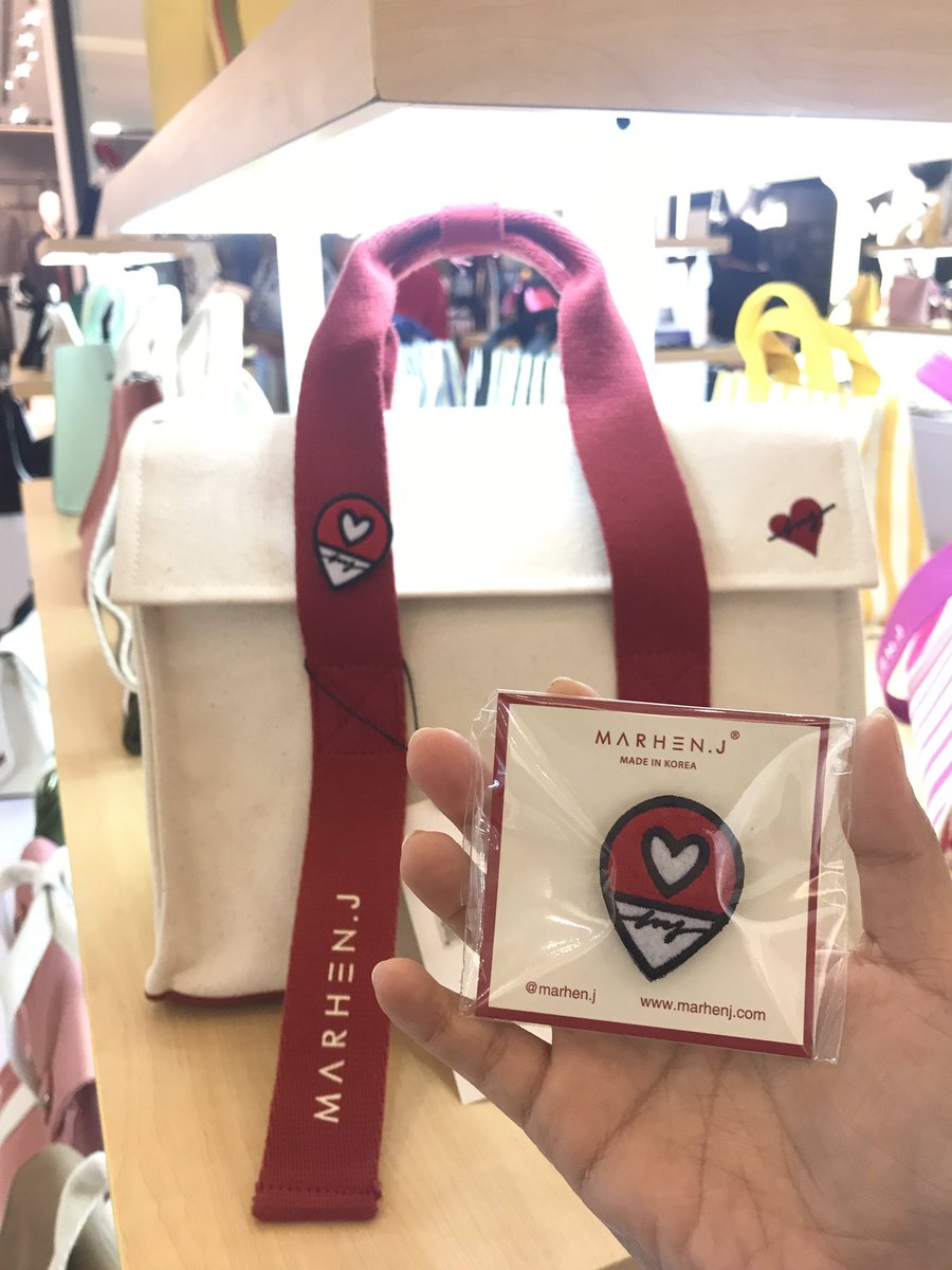 istyleid's tweet photo. Ayo segera dapatkan pinnya sebelum kehabisan! β€
.
#KoreaFestival2019xiLOTTE
#KoreanBazaaronSale2019 #KMall #AsliDariKorea #MarhenJ #Wappen #TasMarhenJ #TasKorea #KoreanBag #iLOTTEid #NgeMallDariHape #KoreanFashion #KoreanStyle https://t.co/ndQ671mOBT