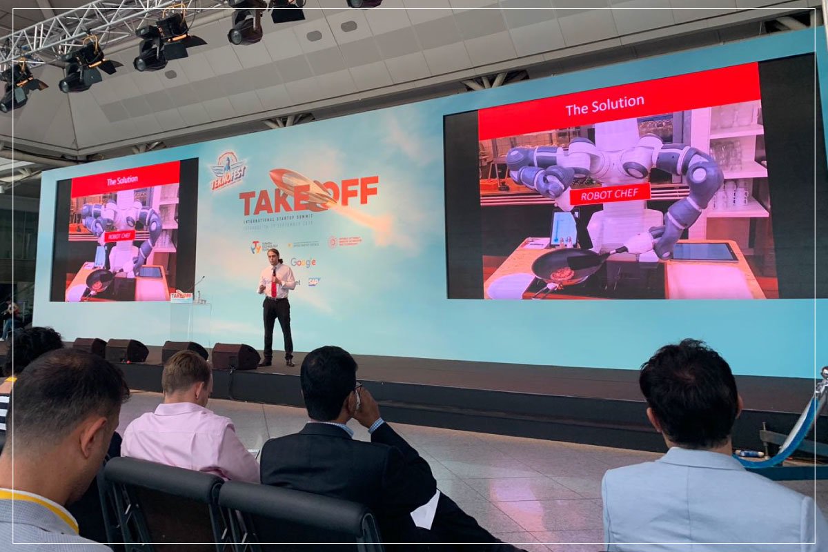 MiFoodRobot's tweet image. Our CEO presenting MiFood Robot at the #Teknofest in Istambul,
#mifood  #robot #turkey #RubenMiranda #food #restaurants