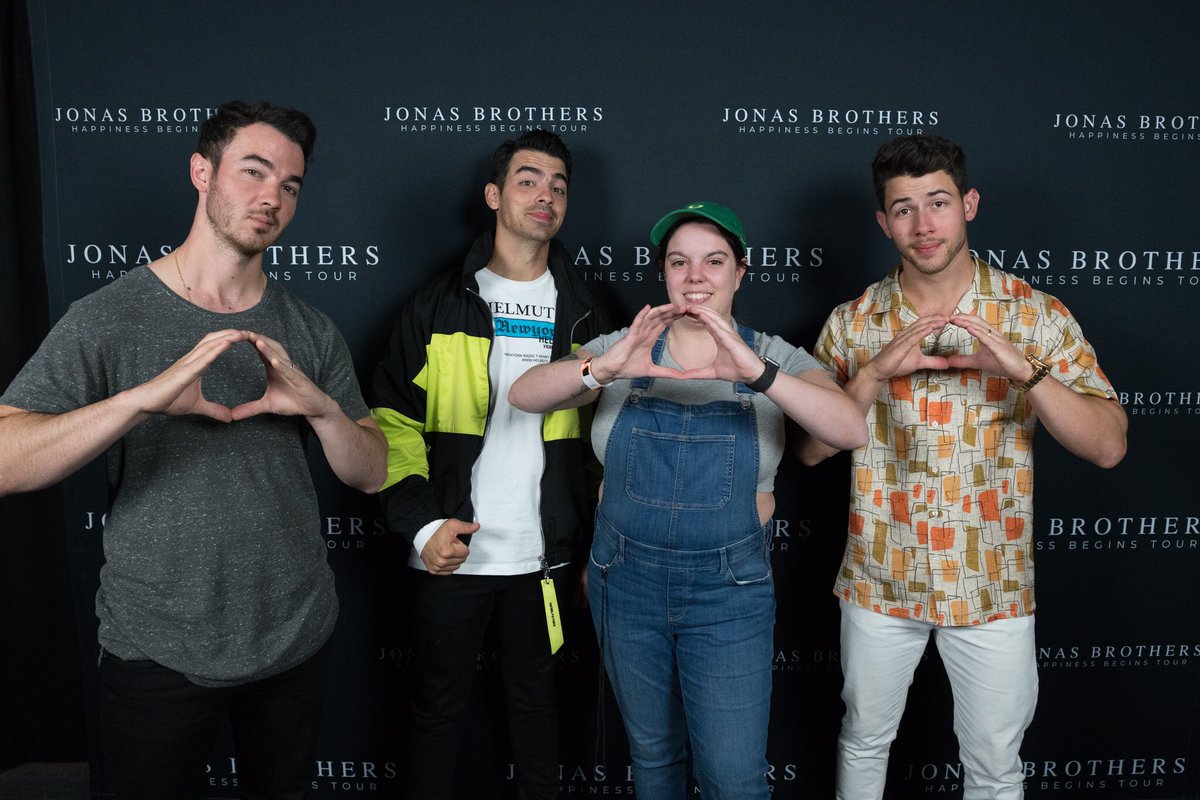 NatalieNClark's tweet photo. dammit @joejonas 😂 love you
#GoDucks https://t.co/IKG9Mz1tL3