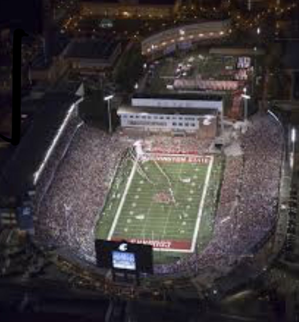 LeshaunBell's tweet photo. After a great talk with coach @WRsSpurrierWSU  I am blessed to say I have received a scholarship from @WSUCougarFB !! Wazzu!! #GoCougars #Wazzu https://t.co/pq1m3GjviU