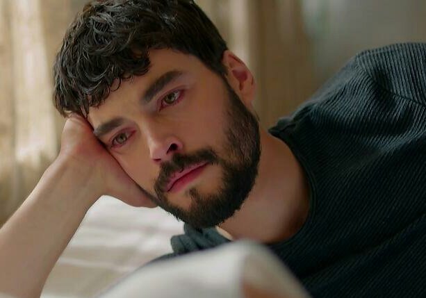 Kalktım bu şekil hercainin başlamasını bekliyorum 
#Hercai 
#akinakinozü 
#ebrusahin 
#ReyMir