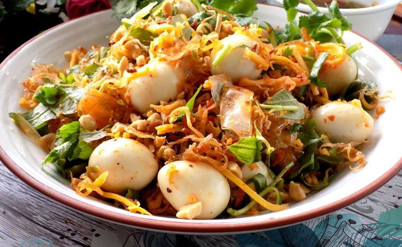 LTT_2505's tweet photo. Vietnamese Mixed Rice Paper Street Food (Banh Trang Tron)

It usually involved: Rice Paper (in 1 round piece or shredded), chilli powder, dry shrimp, and seasoned fried onion. 

#foodie #travel #vietnam #discover #challenge #diversity #Exchanges #foodpics #streetfood #culture https://t.co/EanB6BlSph