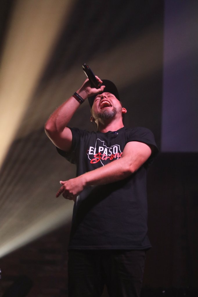 Sweetohphotos's tweet photo. My top 2 photos from tonight that are not even edited yet. #sweetohphotos #photographer #wearemessengers #apolloLTD #elpaso #texasphotographer #concertphotography #concertphotographer https://t.co/Hg41plAhJ3