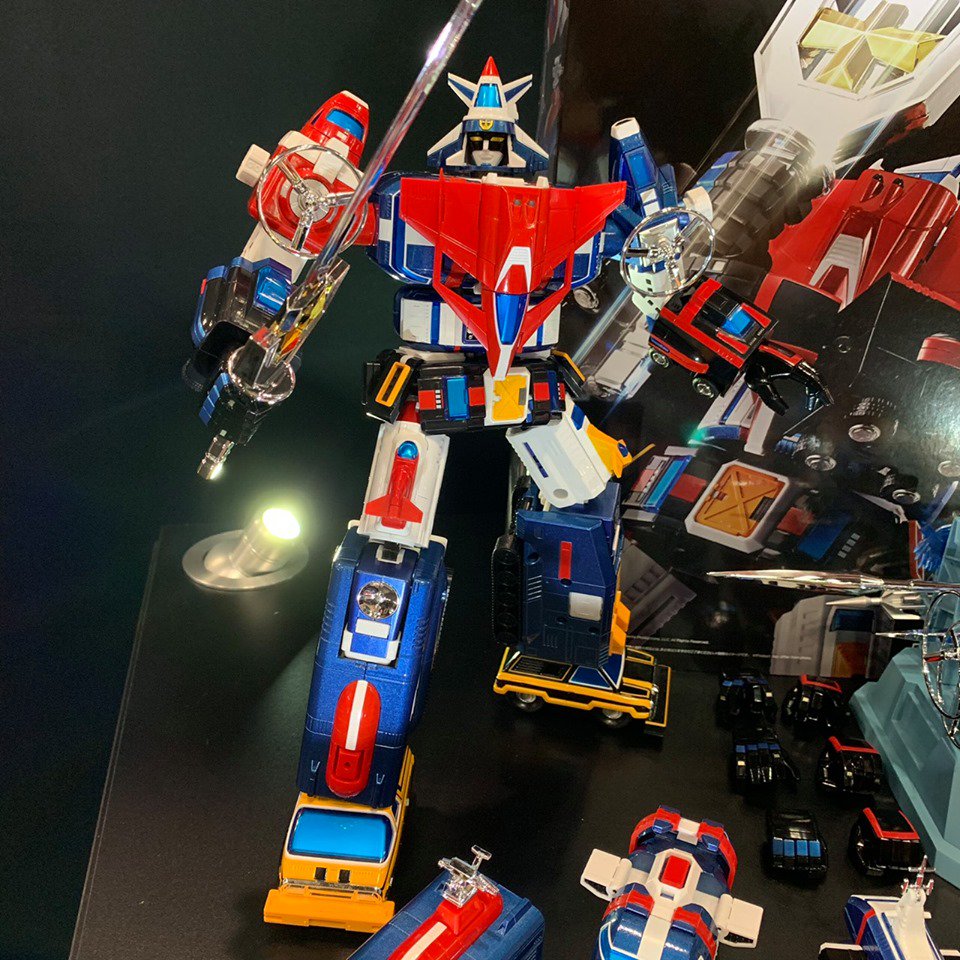 魂ネイションズ公式 魂フィ Ar Twitter ニューヨークで開催中の Nycc 19 では Voltron I として人気の 超合金魂 Gx 機甲艦隊ダイラガーxv を合体前後あわせて展示 日本ではいよいよ10月26日 土 新発売です 商品情報は T Co Ropx3dkkpv