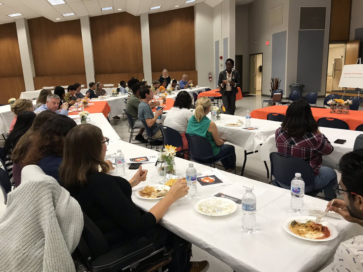 Great evening celebrating #HispanicHeritageMonth and discussing important issues related to #Immigration, #immigrationlaw, #HumanRights, #Diversity, and being an #immigrant, like myself, in the US today. Way to go @UTKnoxville! #FoodForThought @UT_Herbert @UTIAGlobal