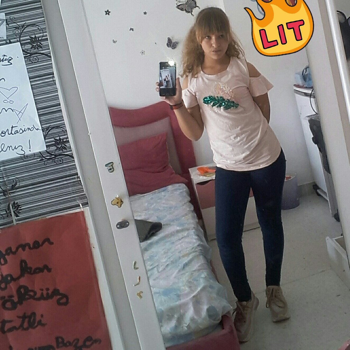 aynaya bakınca ne görüyorsunuz ben kendimi olan kızgınlığımı görüyorum ya siz ?