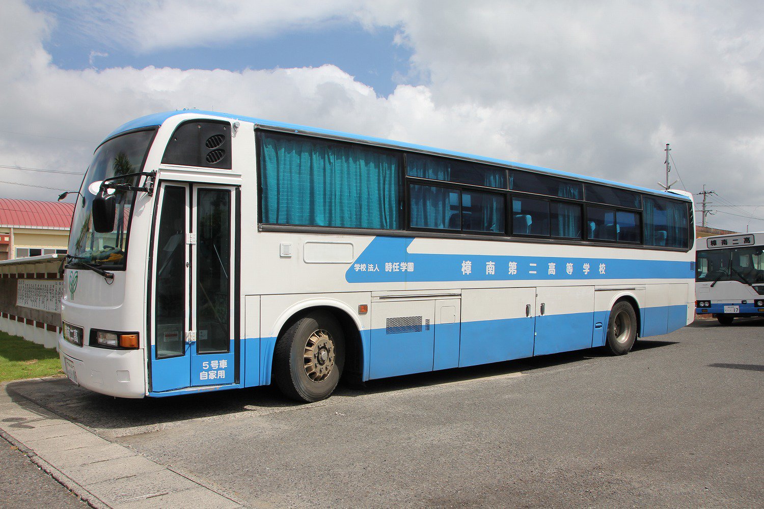 スクールバス 330px-