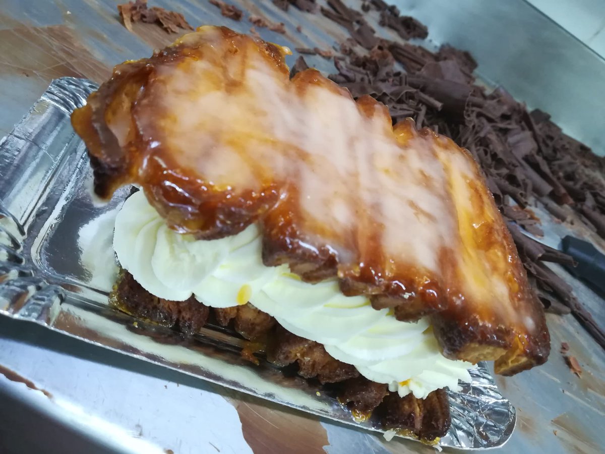 Venga va, que ya os endulzamos nosotros el fin de semana.

#postres #dulces #pasteles #pasteleria #artesania #foodie #foodlover #gourmet #gastronomia #felizfinde #chocolate