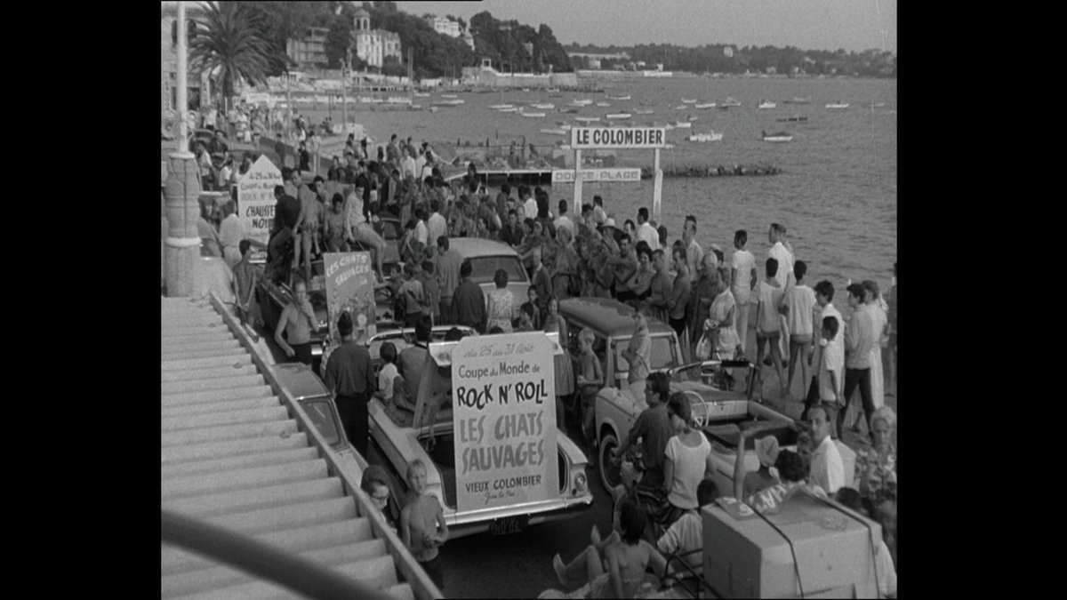 #VinceTaylor, Les Chaussettes Noires avec le tout jeune #EddyMitchell...se retrouvent dans la salle mythique du Vieux Colombier (Juan-les-Pins) pour participer à la Coupe du Monde de Rock 'n' roll. 'Le Temps de la fureur' de Calef (1961). #rock #music #Cinema @lesdocscinema