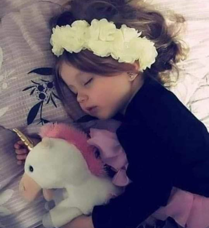 N2lq4JCIqwMIoHs's tweet photo. . 
في قديم الزمان كان النوم سهلاً ، 
بمجرد أن نطفيء الأنوار ..يحضر النوم ..
أما الآن فكلما أطفئنا الأنوار لكي ننام ..
أوقد التفكير شموعه ..😔🍁
. https://t.co/OpGugkELw1