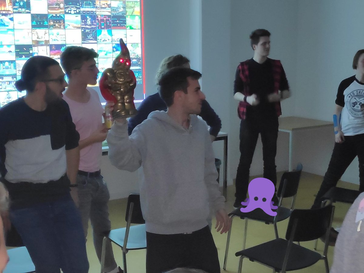 studdigideation's tweet photo. Welcome #Octis to #DI ! 🐙
mit der Übergabe des DI-Super-Gnomes wurden letzte Nacht auch die neuen Studis offiziell #immatrikuliert https://t.co/2pDwGaVgDt
