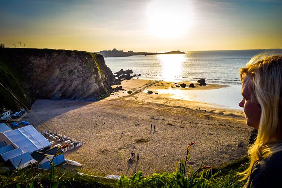 Heading for our #SundownerSessions like…🌅 Tonight, it’s <a href="/itsruetoyou/">Rue</a>! If you haven’t seen her perform live yet, you’re in for a treat…Music from 8pm, free entry! Don’t forget to book a table if you’d like have dinner overlooking the ocean whilst you’re here 😊

📷 Nick Forde