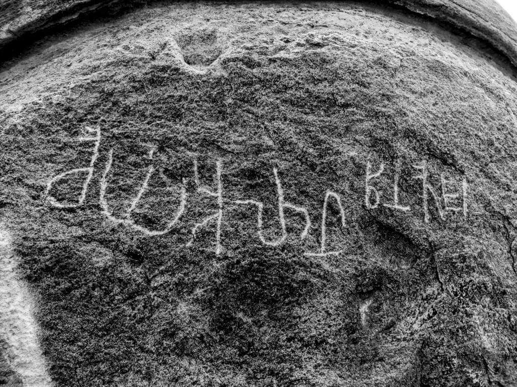 Inscriptions in Tamil Brahmi at Perumalmalai in Tamil Nadu.The inscription are dated to 3rd century BCE or older, this is amongst the oldest decipherable writings anywhere in IndiaThe inscriptions say "Kavai" and "Saialan (from) Vindai (village has donated these jain caves)"]