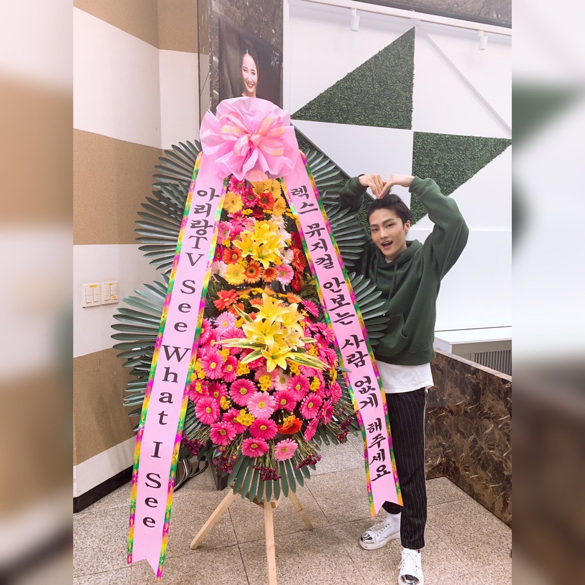 여러분이 있기에 저의 뮤지컬 데뷔 #포르테피아니시모 를 성공적으로 마무리 했습니다! 그동안 지켜봐주시고 응원해주셔서 정말 감사합니다🙇🏻‍♂️또 다른 무대에서 만나요 우리~🙋🏻‍♂️ Thanks to you, I was able to successfully end my first musical debut. Thx for all your support🙏 #LEX #렉스 #전형민