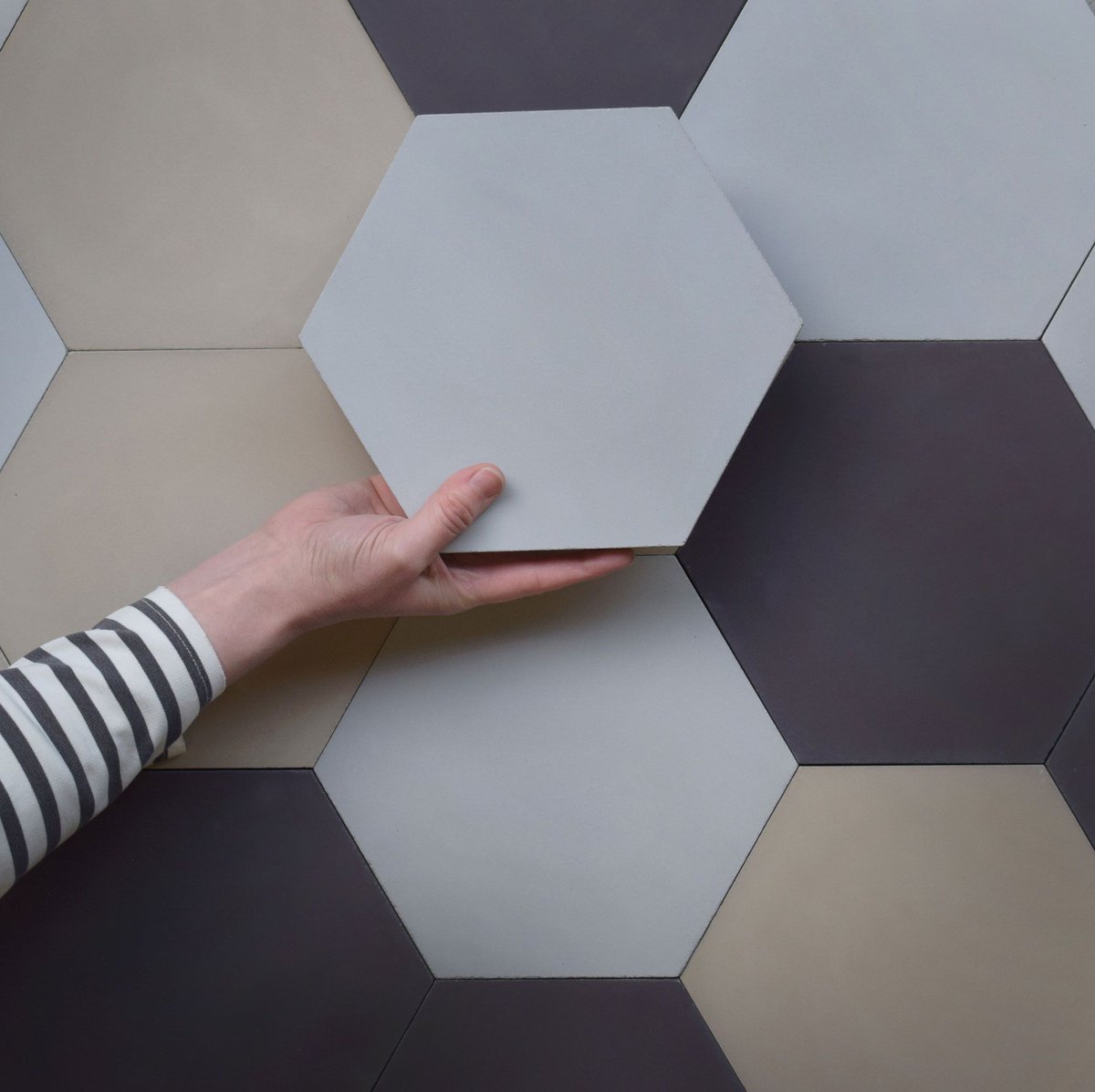 Not sure whether to go light or dark on the floor? Our tip is to go for a plain style and combine colours, to give you a balance of the two. 

Our plain tiles are all available in two Hexagon sizes bit.ly/2DrZqCQ

#tiles #flooring #interiorinspo #hexagontiles #homedecor