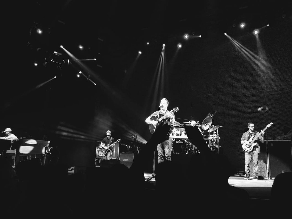 theoscarcorzo's tweet photo. @davematthewsbnd @rodrigodmbrasil Amazing concert thanks @davematthewsbnd for an incredible night https://t.co/ye3PvJmpPY