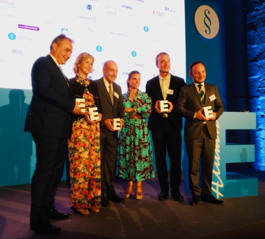 MariaEugeniaGay's tweet image. Enhorabona a tots i totes els guardonats als XII #PremisAptíssimi d&apos;@ESADEAlumni. Merescuts reconeixements a Miquel @Roca_Junyent, Ana Martínez - Pina @CNMV_MEDIOS, Christian Armbrüster, Xavier Espot i a la Assessoria Jurídica @aena. #ESADEAlumni 👏🏻