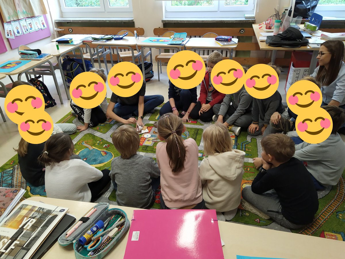 Raquelffdez's tweet photo. Learning about #TectonicPlates with biscuits and Nutella. The most tasty lesson according to students.Szkoła Podstawowa nr 97. #Warsaw #LiteracyforCLIL #Lit4CLIL @EUErasmusPlus @cucc_educacion @UAHes @Ana19445340 https://t.co/yIwDIHYTeU
